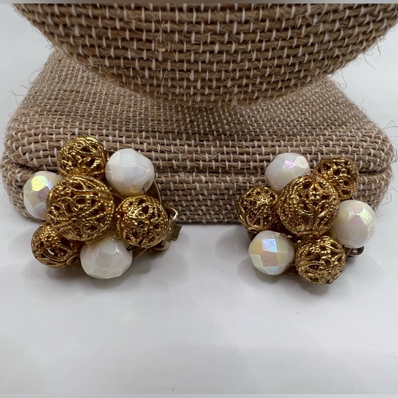 Vintage Gold Tone Necklace and Clip Earrings Set - Picture 3 of 4